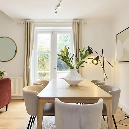 The Carlton Nook - 2Br Apartment With Patio
